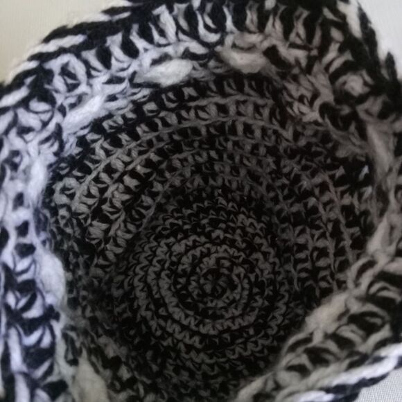 Handmade Black & White Large Acrylic Yarn Crochet Adjustable Drawstring Dice Bag - Picture 7 of 12